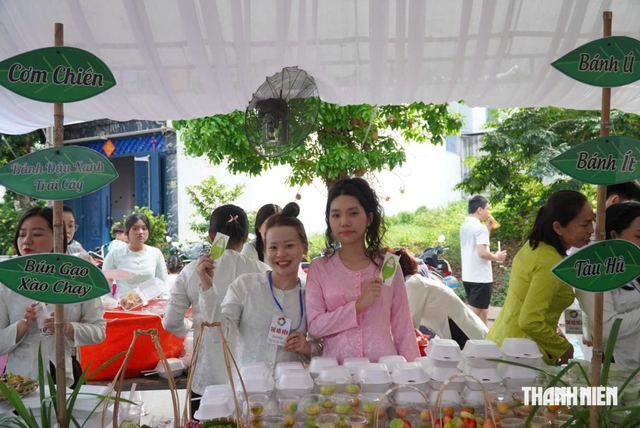 Rủ nhau đi... chợ lá 0 đồng, chỉ đổi lá là được thưởng thức nhiều món ngon - Ảnh 6.