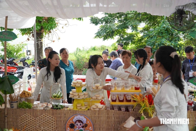 Rủ nhau đi... chợ lá 0 đồng, chỉ đổi lá là được thưởng thức nhiều món ngon - Ảnh 13.