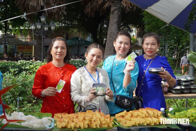 Rủ nhau đi... chợ lá 0 đồng, chỉ đổi lá là được thưởng thức nhiều món ngon - Ảnh 10.