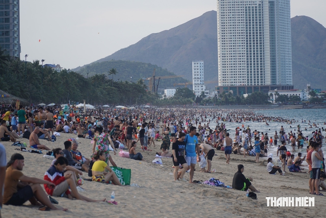 Bắt 15 đối tượng trộm cắp dọc bãi biển Nha Trang- Ảnh 2.