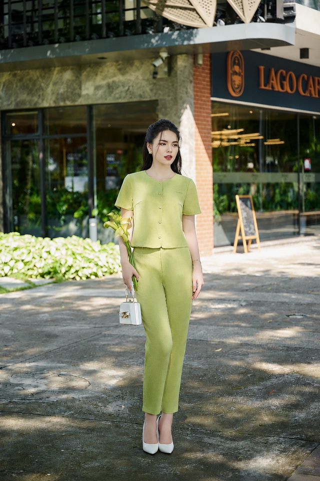 Tôn làn da trắng với trang phục sắc xanh bơ dịu mát  - Ảnh 4.