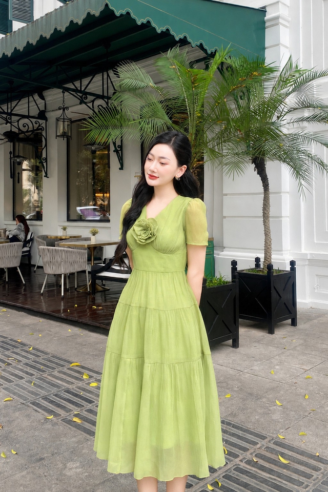Tôn làn da trắng với trang phục sắc xanh bơ dịu mát  - Ảnh 5.