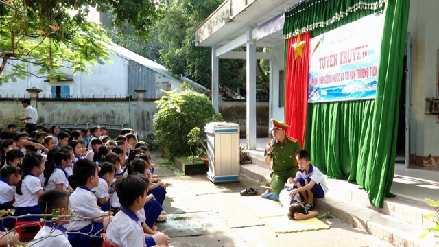 Có một ô cửa chưa bao giờ tắt đèn - Ảnh 2.