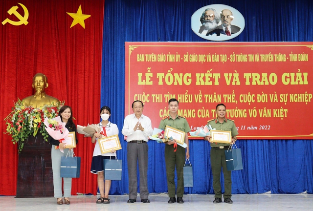 Có một ô cửa chưa bao giờ tắt đèn - Ảnh 3.