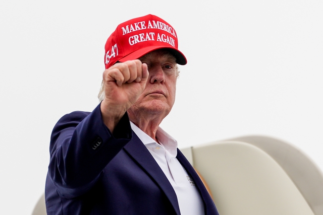 Ông Trump dọa tấn công Oman, nhấn mạnh việc ngăn Iran sản xuất vũ khí hạt nhân - Ảnh 1.