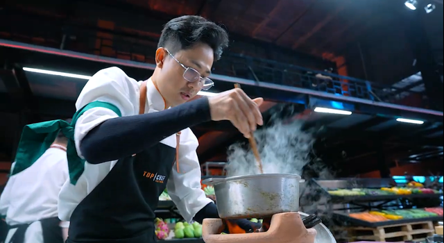Chef Thế Sơn mang theo nồi gang của mẹ đi thi - Ảnh 5.