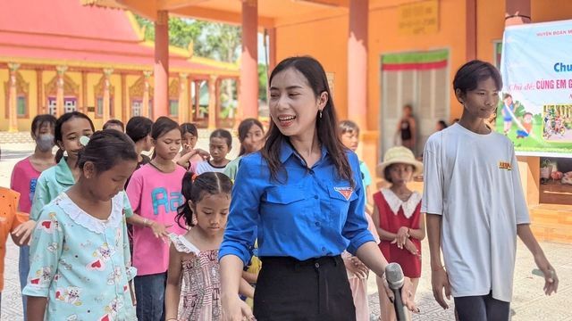 Cô gái Khmer giữ văn hóa, trao lòng thiện - Ảnh 2.