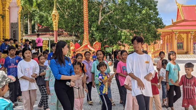 Cô gái Khmer giữ văn hóa, trao lòng thiện - Ảnh 3.