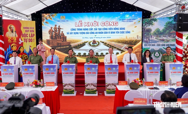 Tặng tượng đài 'Công an nhân dân vì bình yên cuộc sống' cho tỉnh Cà Mau- Ảnh 4.