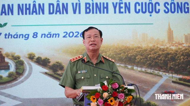 Tặng tượng đài 'Công an nhân dân vì bình yên cuộc sống' cho tỉnh Cà Mau- Ảnh 1.