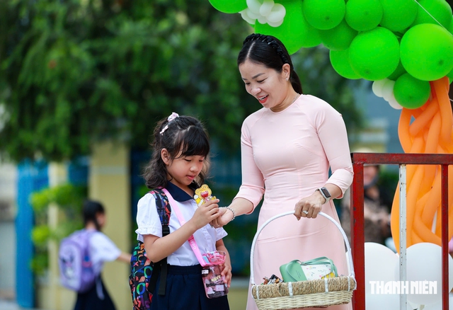 Năm học mới, TP.HCM giảm khoảng 32,18% đầu mối trường học - Ảnh 1.