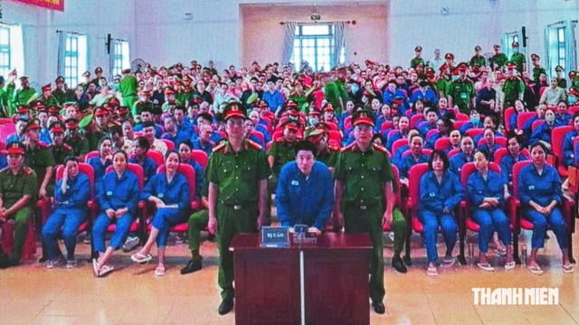 Ca sĩ Chi Dân cài ma túy vào dây đồng hồ, đổ nước vui ra nồi inox - Ảnh 1.