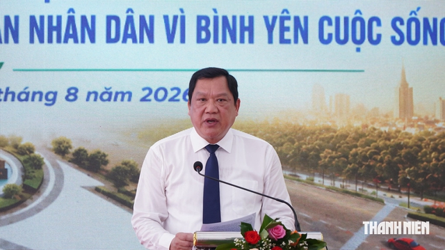 Tặng tượng đài 'Công an nhân dân vì bình yên cuộc sống' cho tỉnh Cà Mau- Ảnh 2.