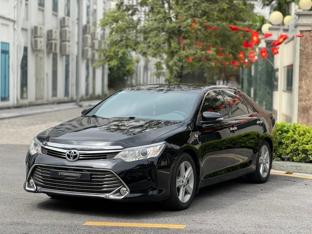 Toyota Camry đời 2016 giá chưa tới 600 triệu đồng có nên mua?- Ảnh 1.