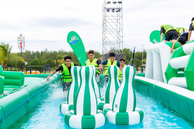 Hàng nghìn người tạo ‘Giờ chân thành’ lớn bậc nhất tại chặng kết Huda Beach Water Fest- Ảnh 1.