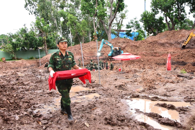 TP.HCM quy tập 13 h&agrave;i cốt liệt sĩ tại 2 địa điểm trong một ng&agrave;y - Ảnh 1.