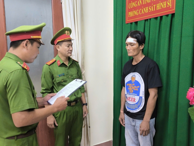 Khởi tố người đ&agrave;n &ocirc;ng giết người đi ăn cơm tấm với bạn g&aacute;i - Ảnh 1.