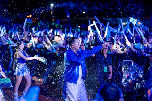 Hàng nghìn người tạo ‘Giờ chân thành’ lớn bậc nhất tại chặng kết Huda Beach Water Fest- Ảnh 4.