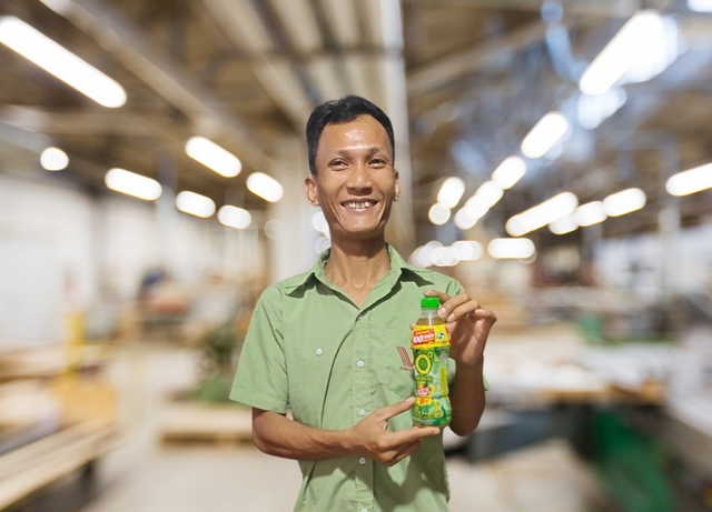 Bóc lớp nhãn chai giải khát, hé lộ hành trình của những mã trúng thưởng mùa hè- Ảnh 5.