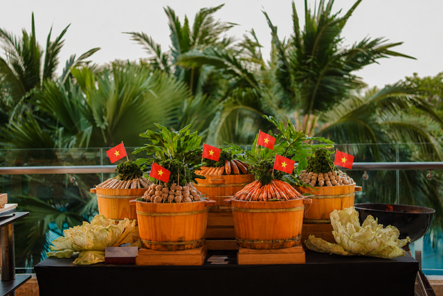 Biển, lửa, nguyên liệu địa phương và những cuộc quây quần làm nên kỳ nghỉ đáng nhớ - Ảnh 5.