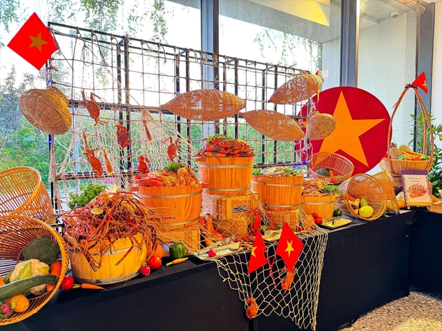 Biển, lửa, nguyên liệu địa phương và những cuộc quây quần làm nên kỳ nghỉ đáng nhớ - Ảnh 6.