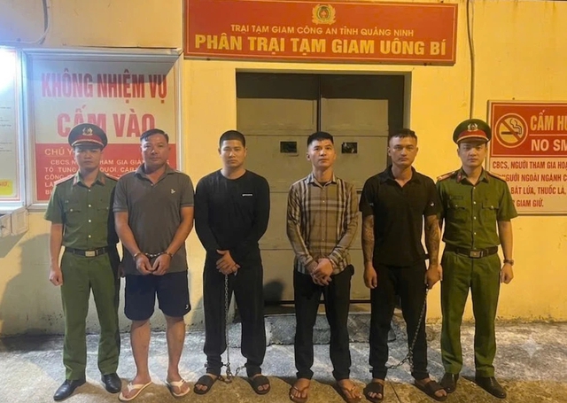 Công nhân Công ty Than Nam Mẫu 'chỉ điểm' cho nhóm trộm sắt - Ảnh 1.