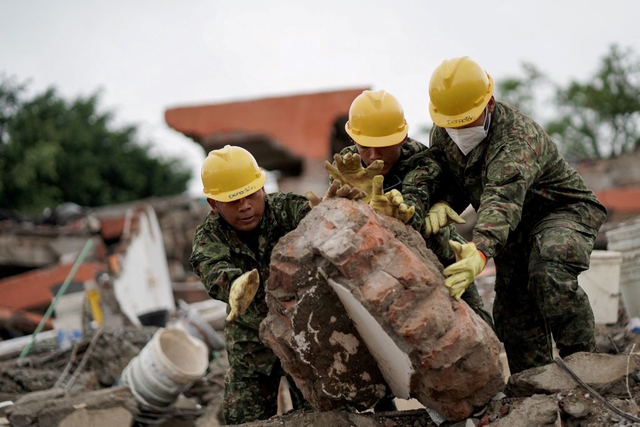 Bộ trưởng Colombia bị chỉ trích vì đi nghỉ mát giữa cuộc khủng hoảng vì động đất - Ảnh 1.