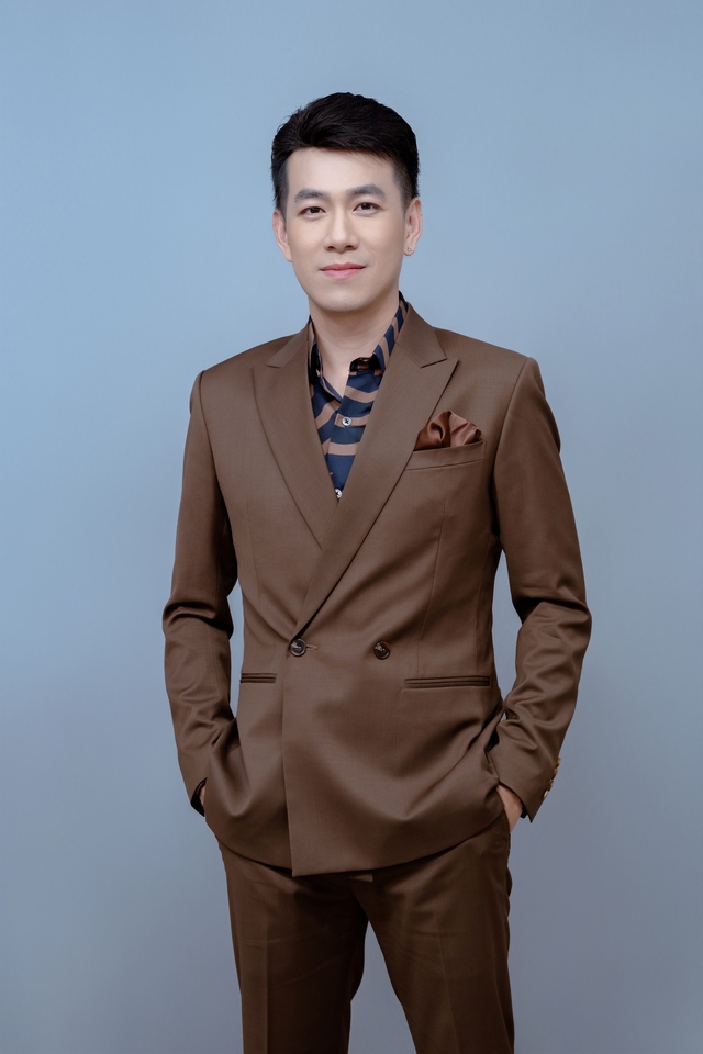 Ca sĩ xuất thân là thầy giáo, tiết lộ nguyên tắc bất dịch khi hoạt động showbiz - Ảnh 2.