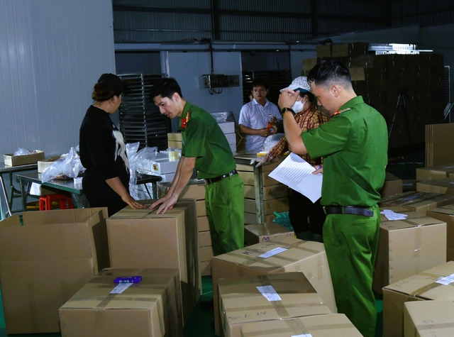 Triệt phá đường dây 'phù phép' thịt trâu thành khô bò - Ảnh 4.