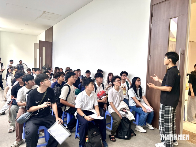 Có tân sinh viên chụp tới 10 lần mới chịu chốt- Ảnh 5.