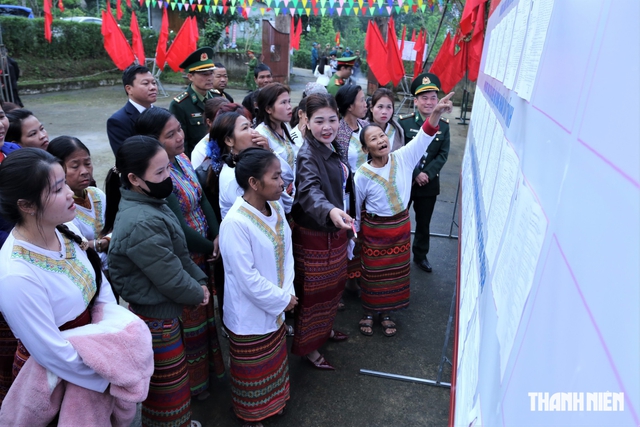 Trưởng th&ocirc;n h&agrave;nh động: Đưa bản người Chứt qua v&ugrave;ng tối hủ tục - Ảnh 3.