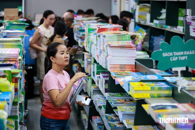 TP.HCM ch&iacute;nh thức miễn ph&iacute; s&aacute;ch gi&aacute;o khoa cho to&agrave;n bộ học sinh c&ocirc;ng lập v&agrave; thục - Ảnh 2.