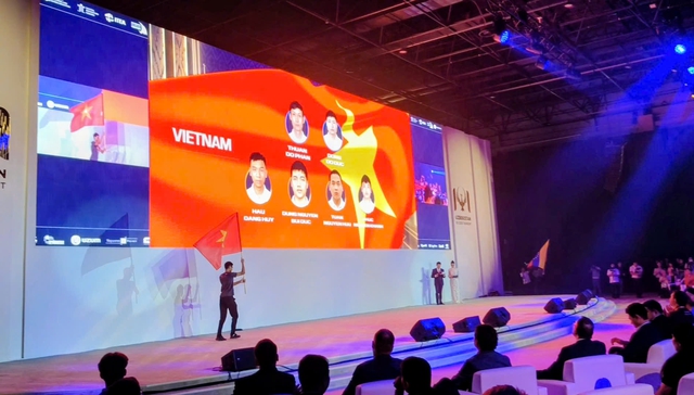 Khen thưởng HS gi&agrave;nh Huy chương Bạc Olympic Tin học Quốc tế tại s&acirc;n bay Li&ecirc;n Khương  - Ảnh 2.
