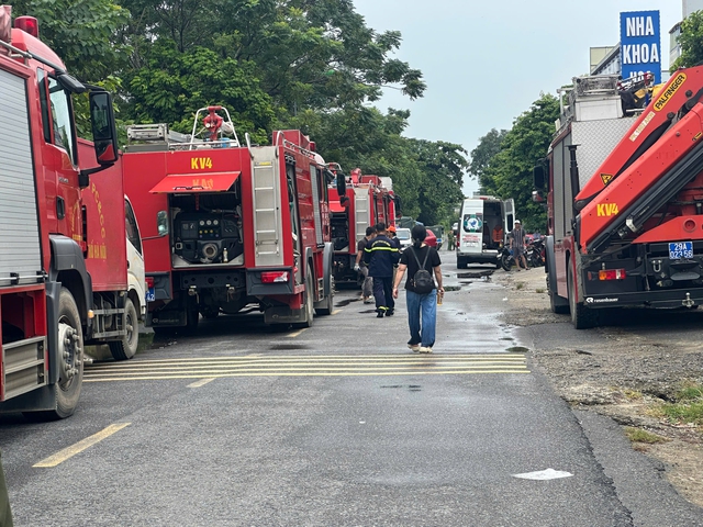 Cháy tại xưởng mộc ở Chương Mỹ, đã có người tử vong - Ảnh 2.