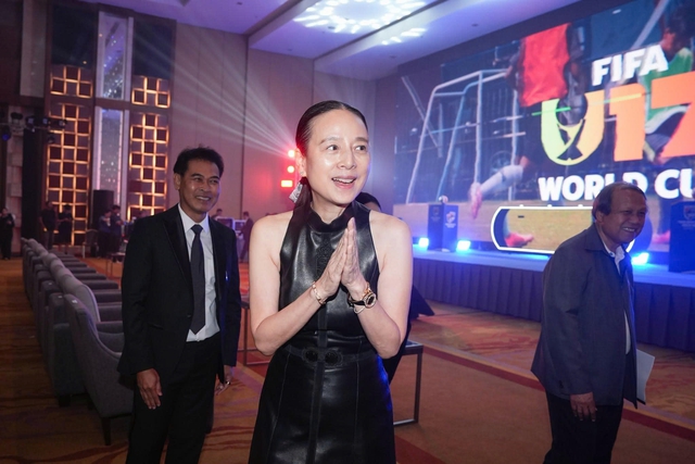 Madam Pang v&agrave; Bộ trưởng ra tay, truyền h&igrave;nh Th&aacute;i Lan c&oacute; động th&aacute;i đặc biệt trận chung kết đấu Việt Nam- Ảnh 1.