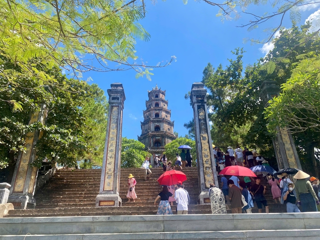 Mùa vu lan trên đất Huế - Ảnh 1.