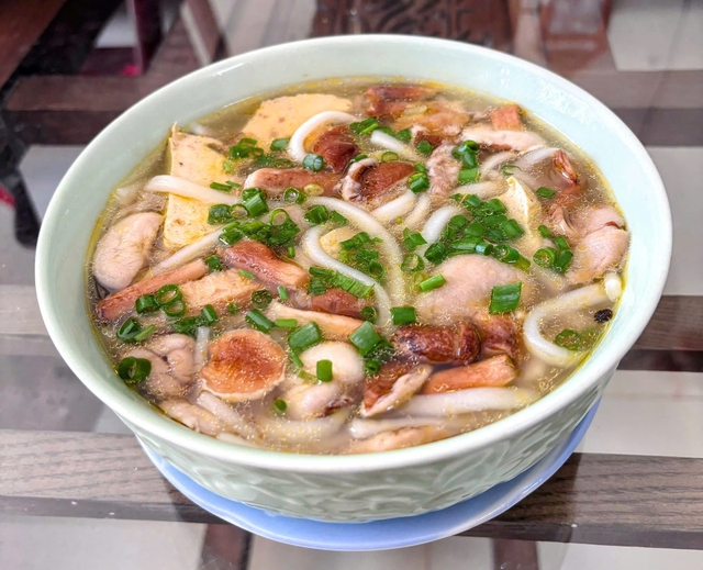 Tô bánh canh nấm tràm xứ Huế mùa Vu lan báo hiếu - Ảnh 2.