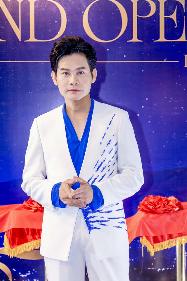 MC Hồng Phúc kể kỷ niệm đáng nhớ sau 25 năm làm nghề - Ảnh 1.