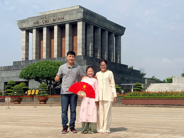 Vợ chồng trẻ biến 13 ngày xuyên Việt thành 'lớp học” đặc biệt cho con - Ảnh 1.