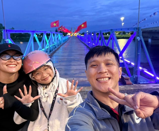 Vợ chồng trẻ biến 13 ngày xuyên Việt thành 'lớp học” đặc biệt cho con - Ảnh 2.