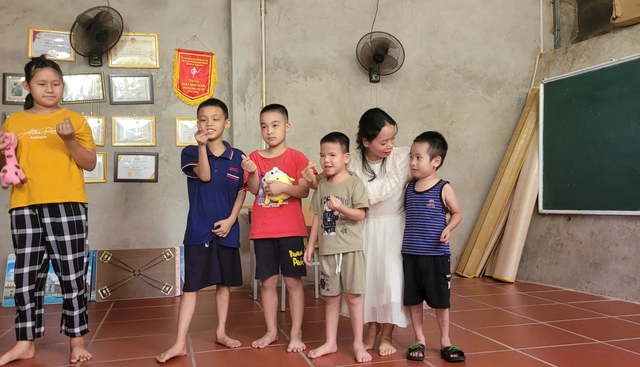 Lan tỏa l&ograve;ng nh&acirc;n &aacute;i từ một c&ocirc; gi&aacute;o t&iacute; hon - Ảnh 1.