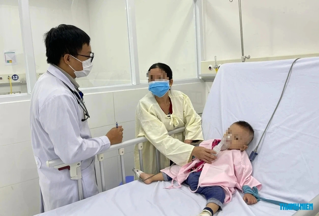 Sở Y tế TP.HCM yêu cầu rà soát bác sĩ đi giảng dạy ngoài bệnh viện- Ảnh 1.