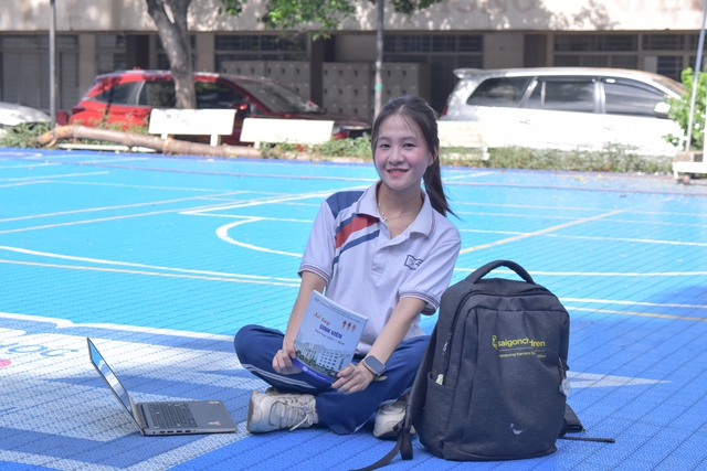 Nữ sinh tốt nghiệp xuất sắc sớm v&igrave; chỉ mong cha mẹ bớt vất vả - Ảnh 2.