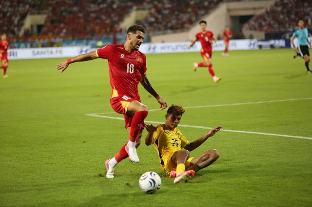 Xu&acirc;n Son xuất thần ghi c&uacute; đ&uacute;p ph&aacute; lưới Malaysia, Việt Nam tranh v&ocirc; địch với Th&aacute;i Lan: 5 tỉ đồng tiền thưởng - Ảnh 8.