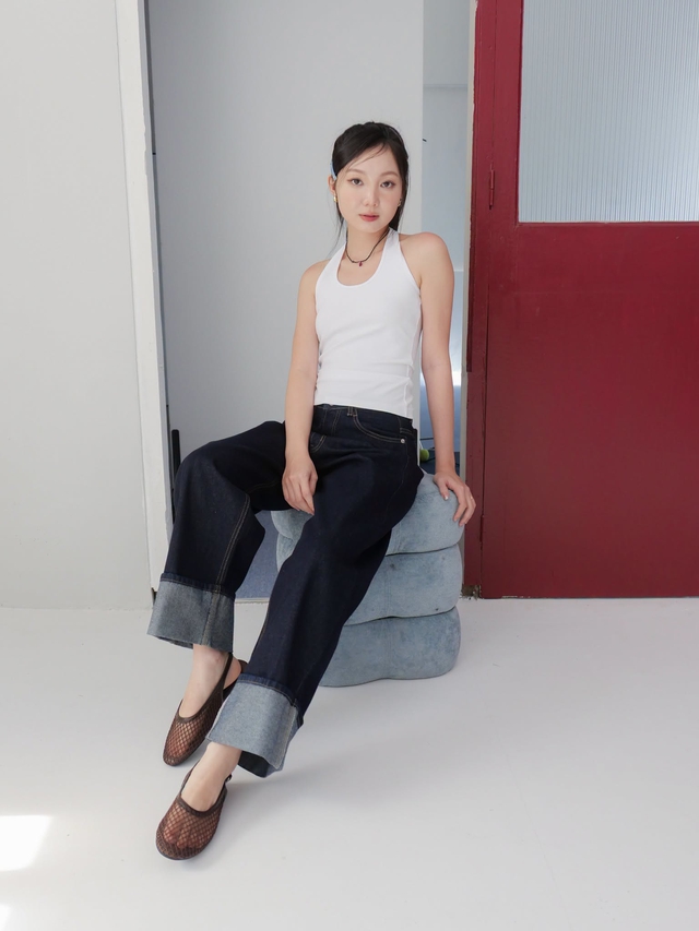 Mặc đẹp ngày giao mùa với 3 xu hướng quần jeans trẻ trung - Ảnh 5.