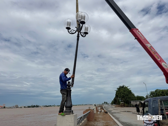 Kè chống xói lở bờ sông Tiền sẽ hoàn thành trước tiến độ 4 tháng- Ảnh 4.