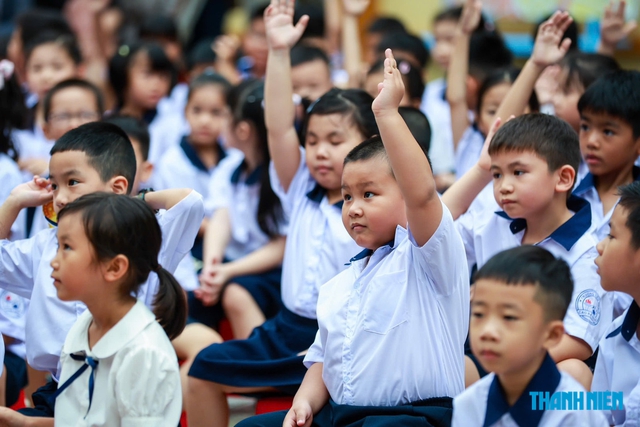 Học sinh c&ocirc;ng lập được miễn học ph&iacute;, học sinh tư thục đ&oacute;ng học ph&iacute; ra sao? - Ảnh 2.