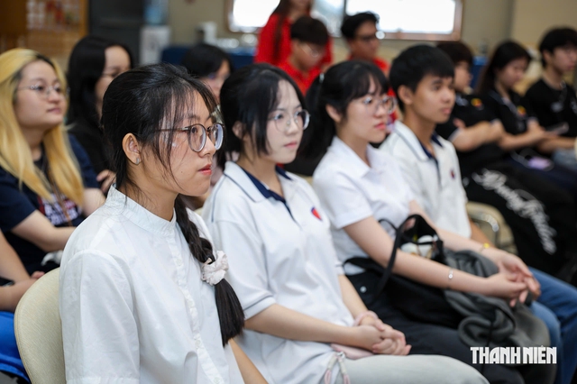 Sinh viên có thể học song ngành báo chí, tâm lý học, ngôn ngữ Anh năm thứ hai - Ảnh 3.