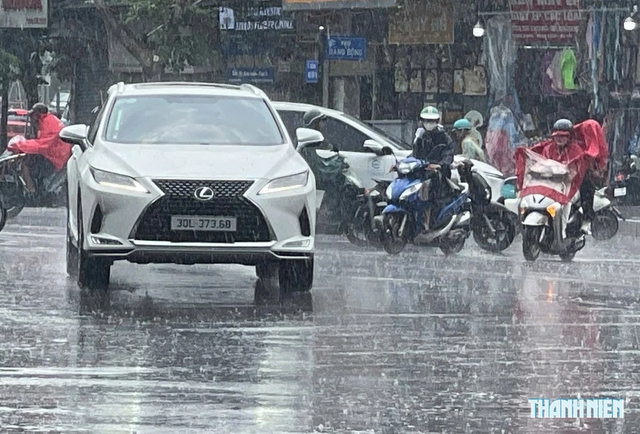 Mưa lớn dồn dập, nguy cơ lũ quét- Ảnh 1.