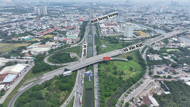 Chủ tịch TP.HCM kiểm tra 2 dự &aacute;n hơn 32.200 tỉ đồng ở cửa ng&otilde; ph&iacute;a t&acirc;y - Ảnh 7.